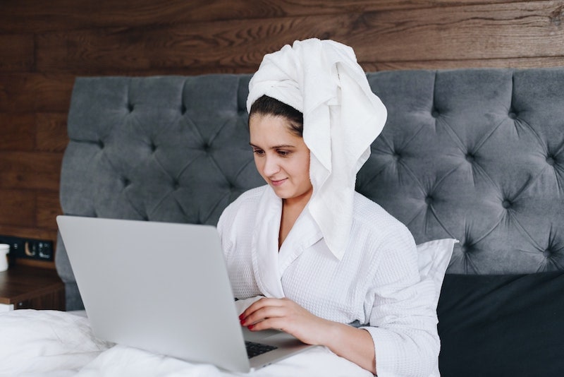 Laptop with Robe